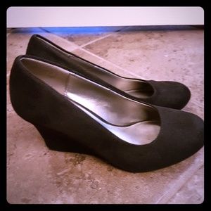 Black wedge shoes
